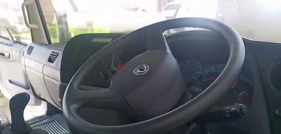 Caminhão de 10 toneladas Dongfeng RHD 4X2 para transporte de carga com motor B17033 e padrão de emissões Euro 2