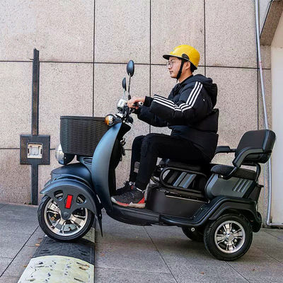 Veículo elétrico doméstico de quatro rodas, scooter pequeno, veículo elétrico regulado de três lugares para adultos e idosos para lazer